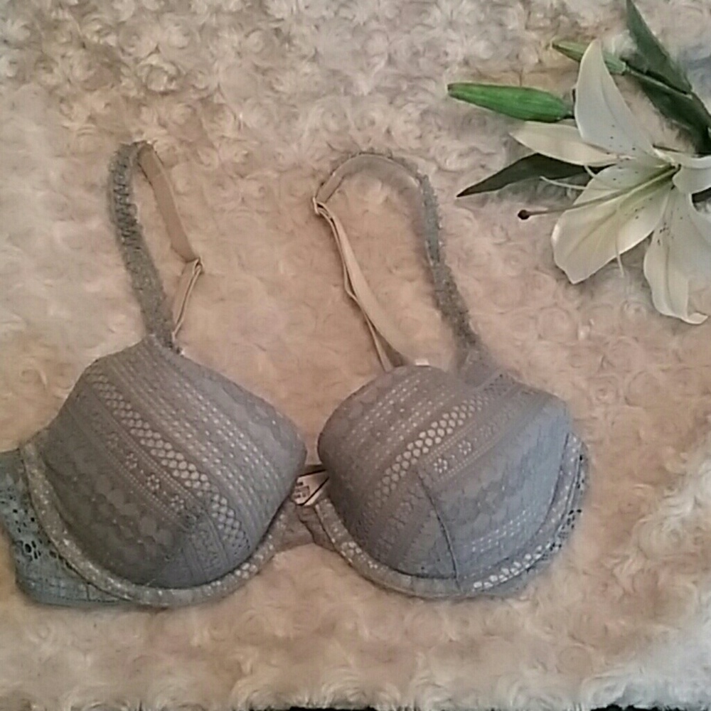 SOLD!! VICTORIA'S SECRET Lace Bra, 32C, Steel Blue